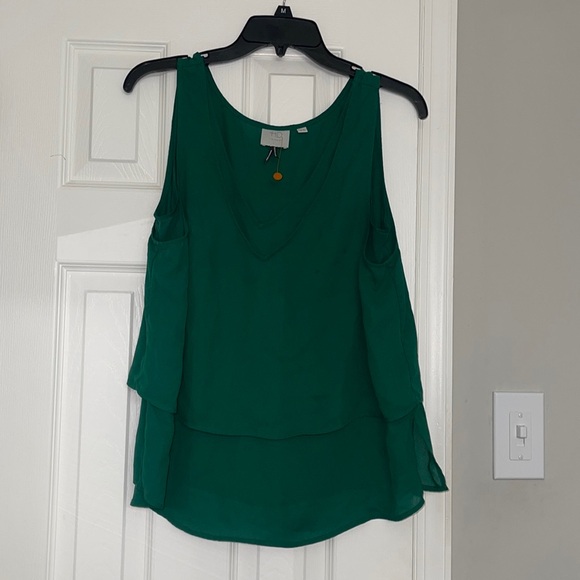 HD In Paris Green Sleeveless Layered V Neck Tank Blouse - Picture 2 of 6